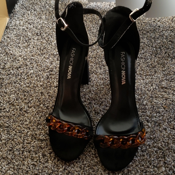 Women's 6.5 wedges - Picture 2 of 3